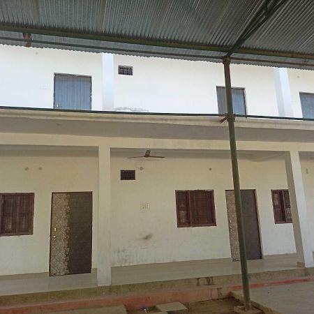 Oyo Hotel Ss Grand Lucknow Buitenkant foto